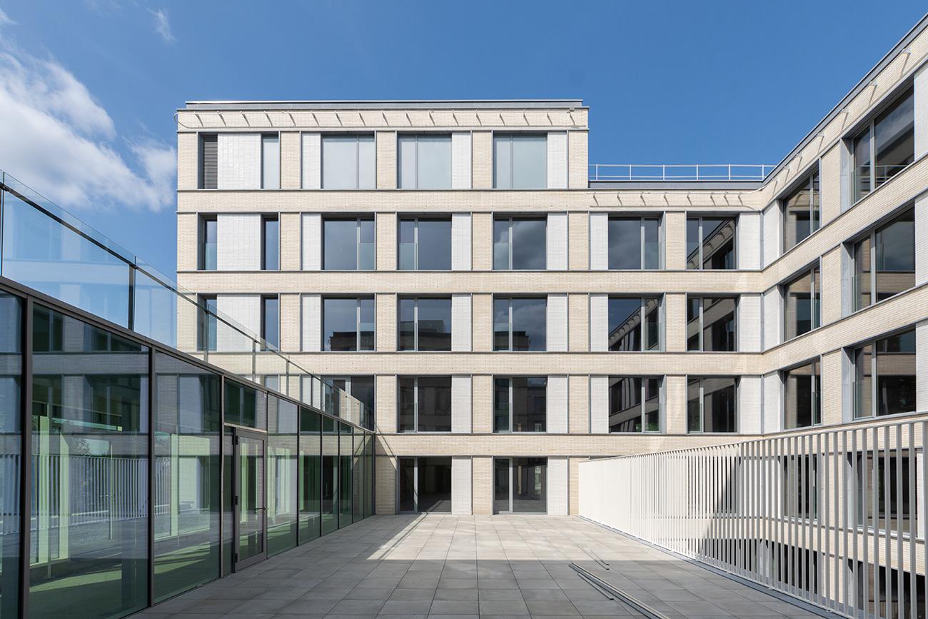 Bezoek Orthoca Deurne voor orthopedische consultaties en sportletsels. Deskundige artsen helpen je met advies en behandeling.